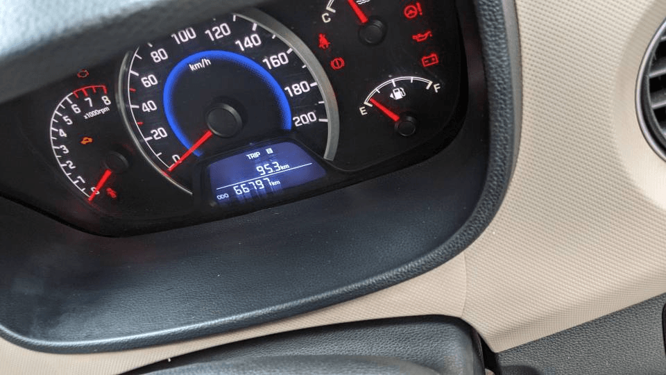 Grand i10 showroom serviced car