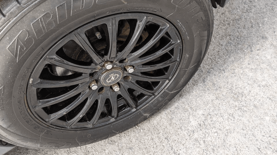 Grand i10 used car with alloy wheels